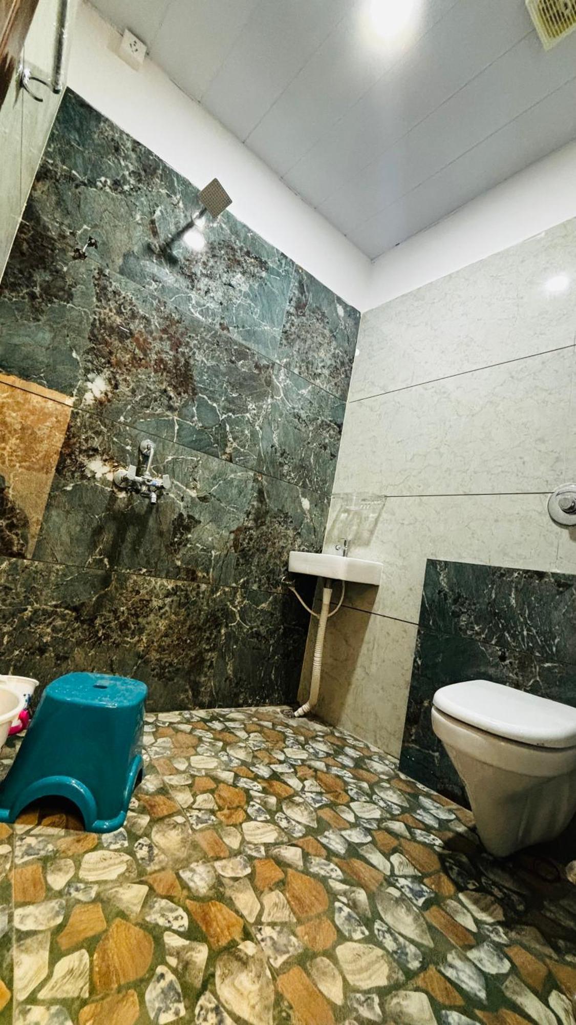 Hotel Shreenidhi Comfort Stay Ujjain Exteriör bild