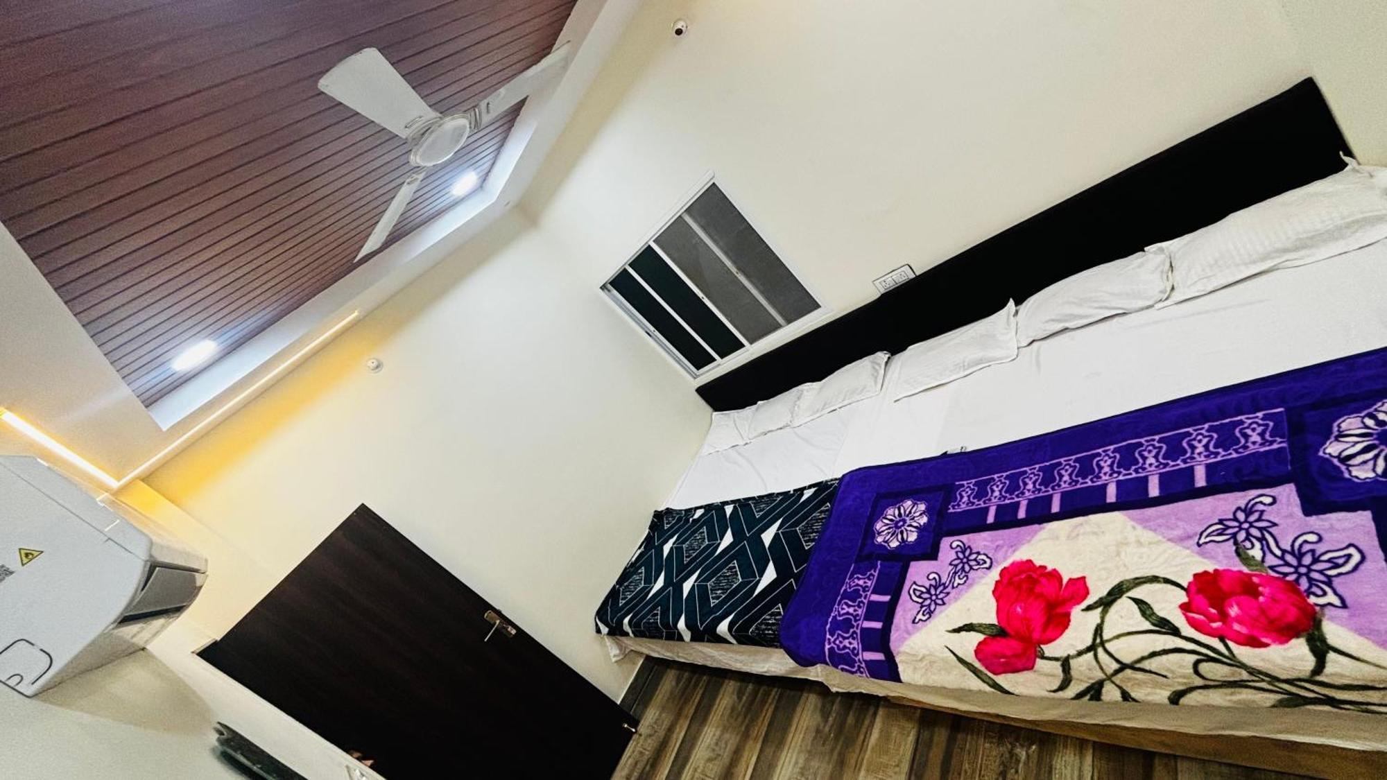 Hotel Shreenidhi Comfort Stay Ujjain Exteriör bild